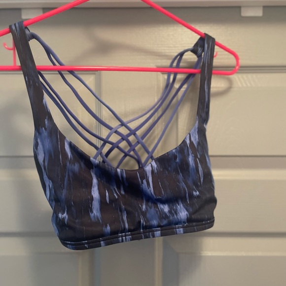 Blue pattern LuLulemon cross-cross back sports bra - Picture 1 of 2